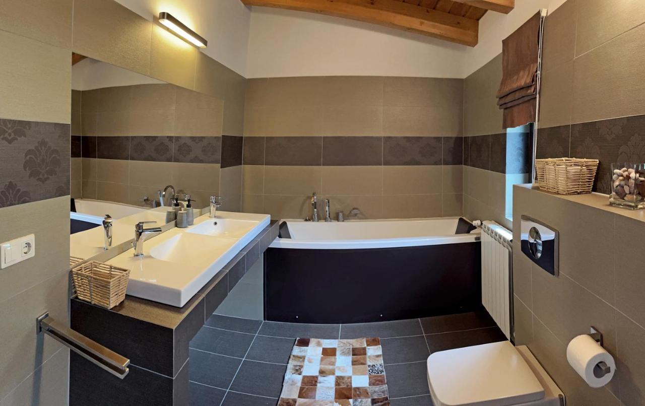 Bazalt Wellness Villa ฮาร์กีตา-ไบ ภายนอก รูปภาพ